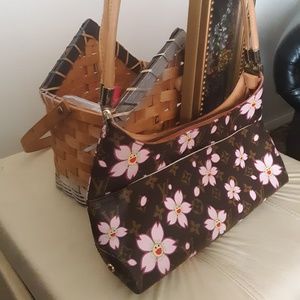 Loui Vuitton shoulder clutch